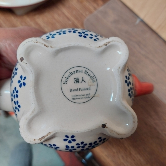 Yokohama Studio Hand-painted Blue/Red Ceramic Elephant Coffee/Tea Mug - Picture 6 of 8